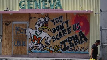 Llega Irma: Cuba evacua, Florida agota provisiones