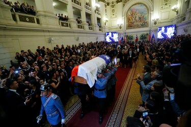 ‘Piñera abrió camino a una derecha moderna y democrática’, dice Gabriel Boric en su funeral