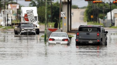 Llegada del Sol revela los daños causados por inundación en Texas