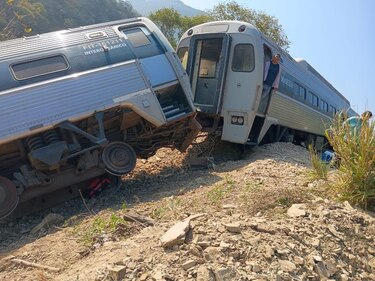 Al menos 13 muertos y 98 heridos tras descarrilamiento del tren Interoceánico en México