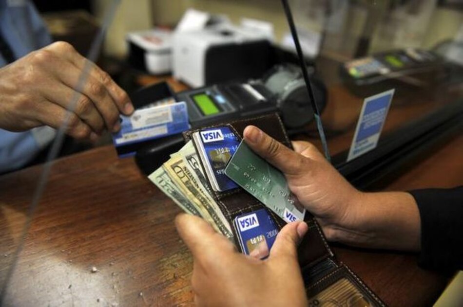 Consumidores le deben a los bancos en Panamá 2 mil 10 millones de dólares en tarjetas de crédito