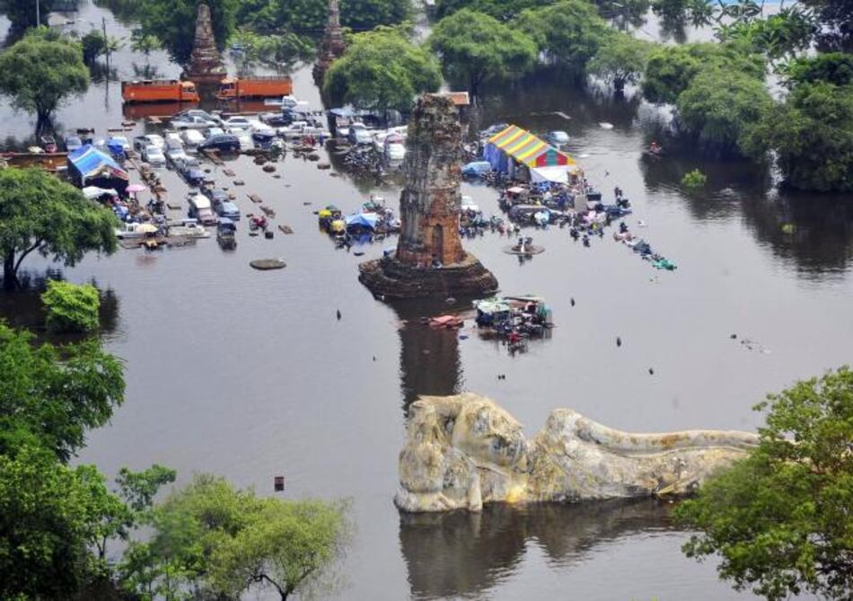 Inundaciones afectan producción de autos en Tailandia