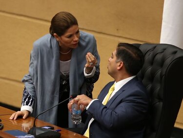 Proponen despidos y multas  por lanzar piropos