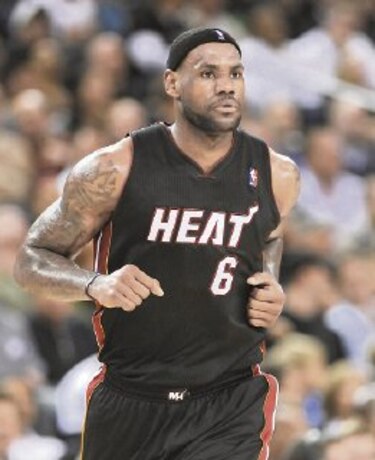 LeBron daría $4,000 millones a la firma Nike