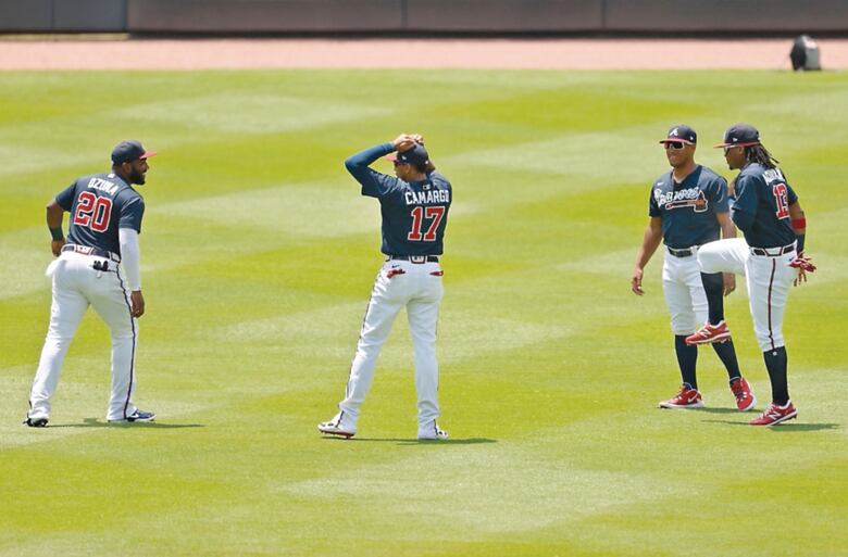 Panameños pelean por un puesto