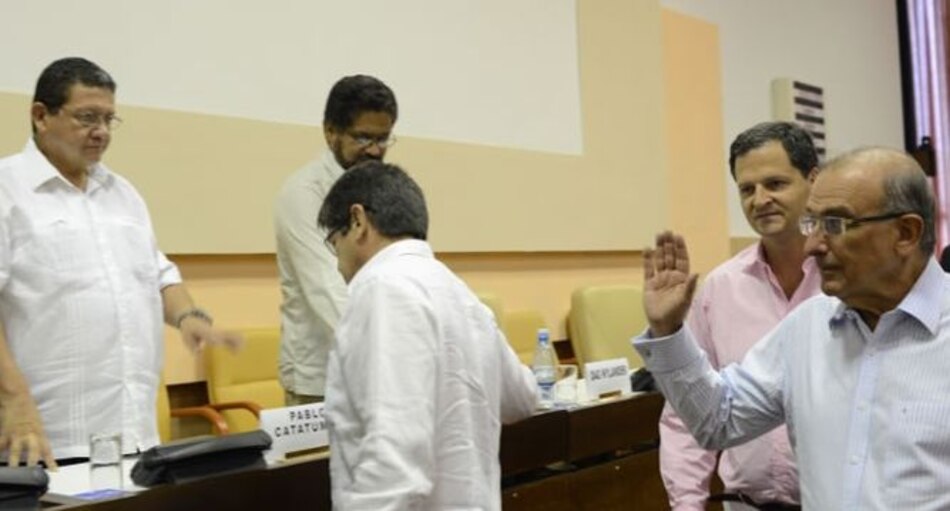 FARC y gobierno de Santos logran acuerdo para fin del conflicto armado