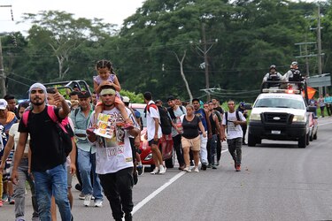 Sale la primera caravana de venezolanos migrantes desde el sur de México hacia Estados Unidos 