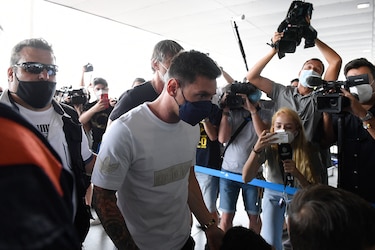 Padre de Messi confirma que su hijo fichará por el PSG