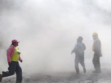 Sismo deja tres muertos y tres desaparecidos en Ecuador