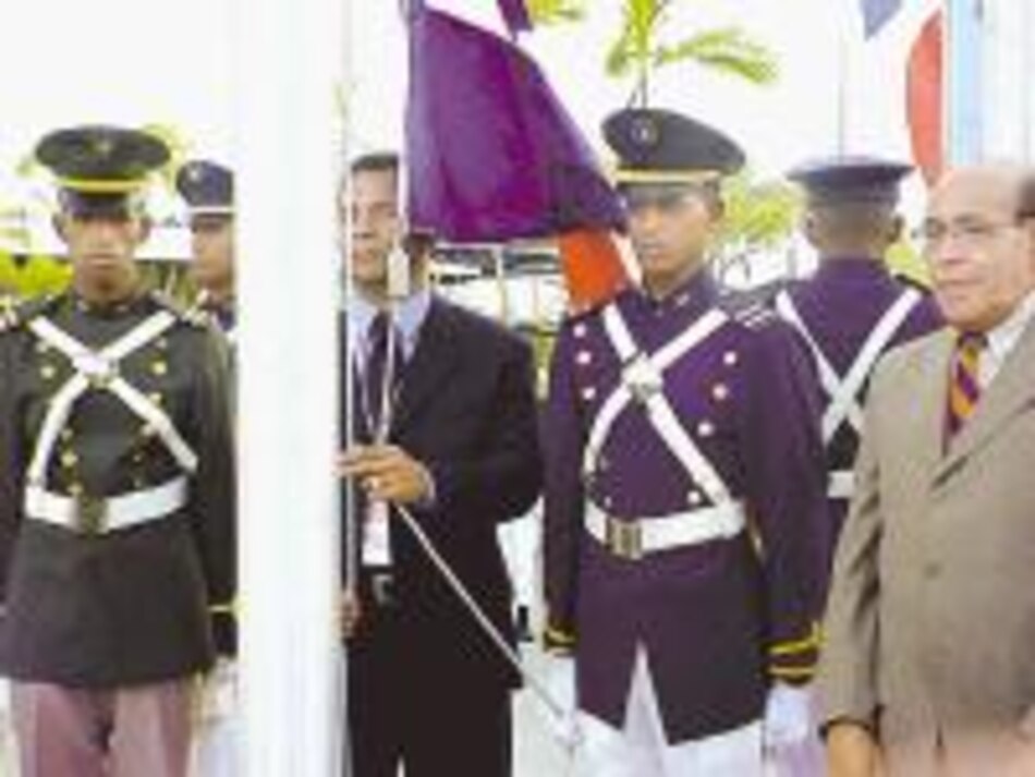 Bandera panameña fue izada