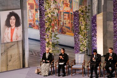 Narges Mohammadi pide al recibir el Nobel de la Paz apoyo para acabar con el régimen de Irán