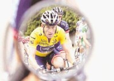 Mercado gana etapa marcada por polémica del líder