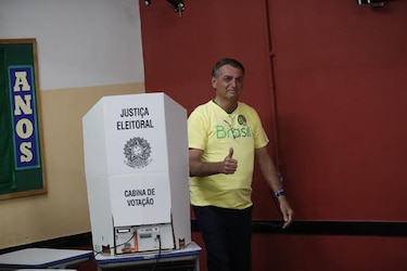 Abren los colegios electorales para la segunda vuelta de los comicios presidenciales en Brasil