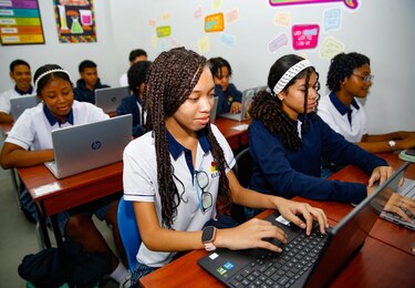 Transformando la educación: es la apuesta a un modelo de enseñanza más tecnológico y con valores