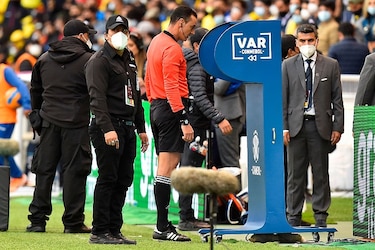 Ecuador prepara festejo, Uruguay revive y Argentina hunde a Chile
