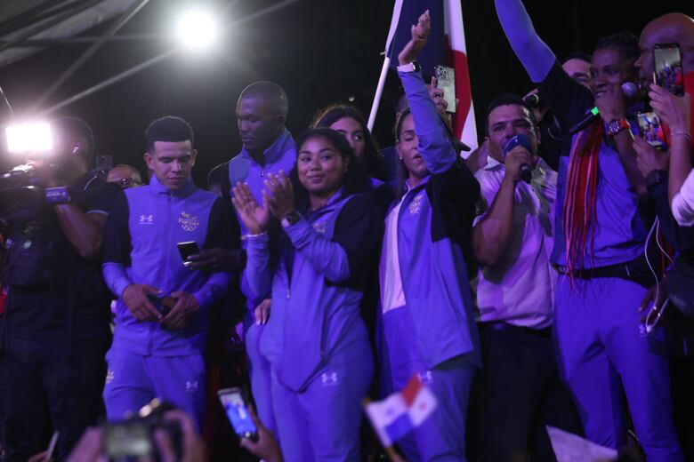 Atheyna Bylon regresó triunfante y celebró con todo el país