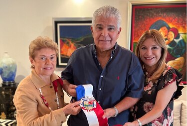 Mulino ya tiene la banda presidencial