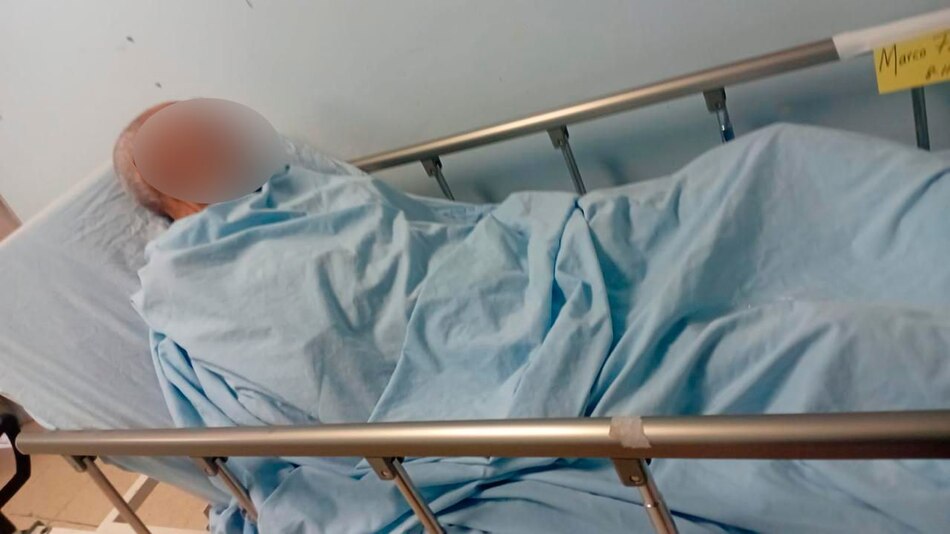 Marco Fenton, participante de la gesta del 9 de enero de 1964, recibe atención médica y espera a sus familiares para ser dado de alta