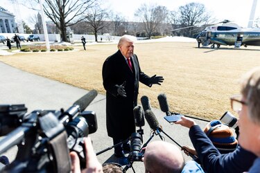 Trump dice que visitará Venezuela y reconoce al Ejecutivo de Delcy Rodríguez como gobierno oficial