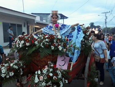 Residentes de La Villa celebran la Semana del Campesino