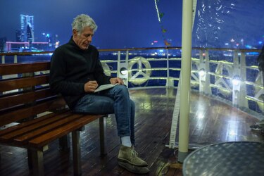 Una polémica nueva biografía del chef Anthony Bourdain detalla sus últimos días