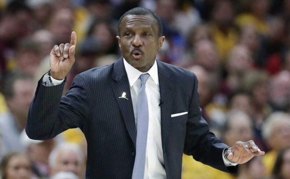 Pistons contratan al 'coach' Dwane Casey por cinco años