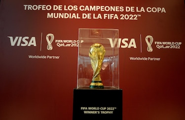 El trofeo de la Copa Mundial de la FIFA se exhibe en Panamá