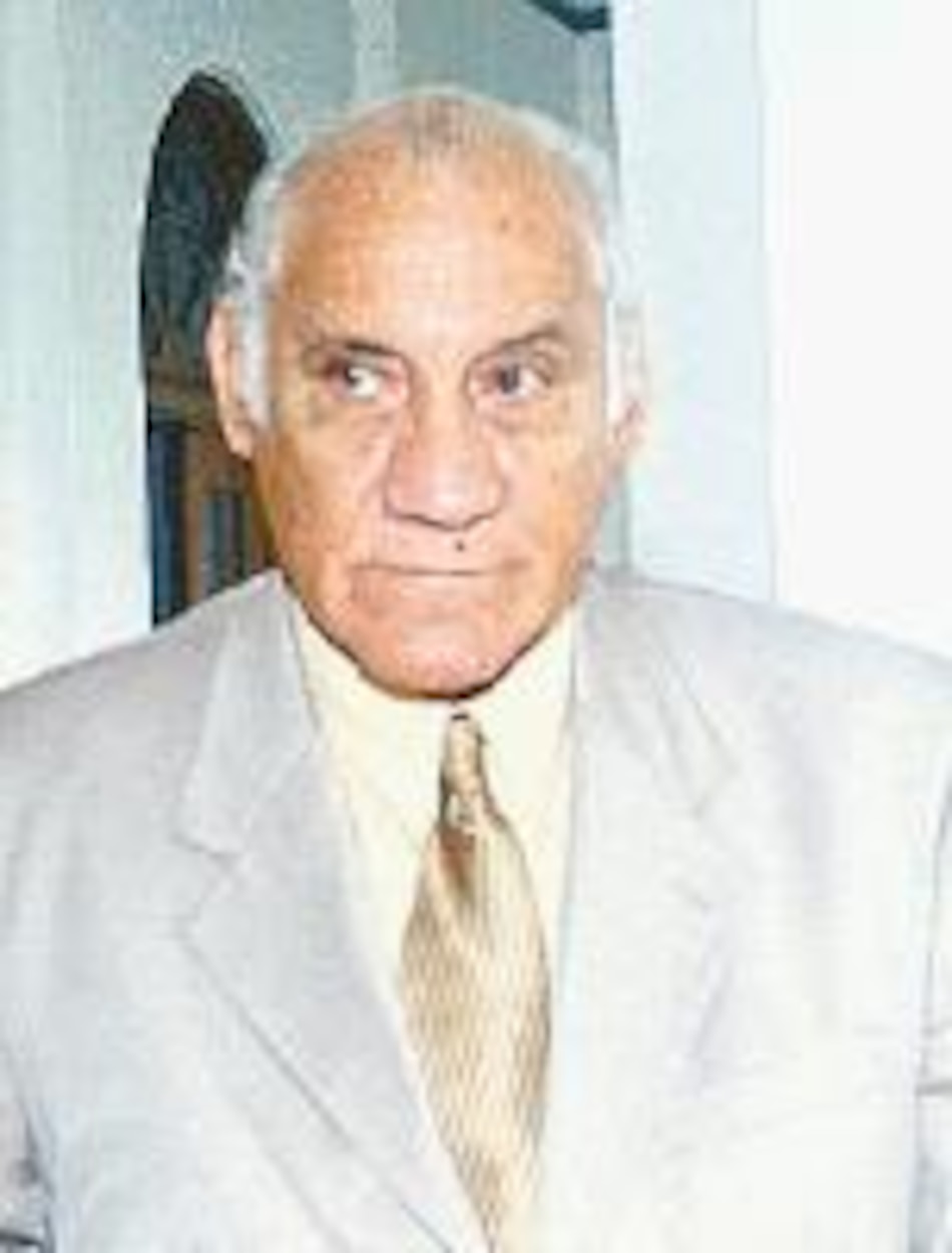 Montenegro se defiende y contraataca