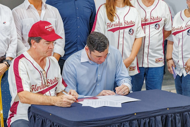 Florida State University y el Patronato del Centro de Alto Rendimiento de Béisbol Nacional firmaron convenio de colaboración