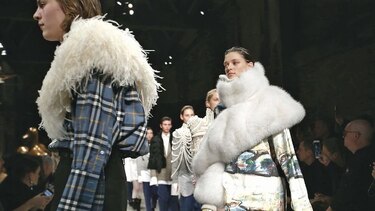 Diseñadores prescinden de pieles animales en Fashion Week Londres