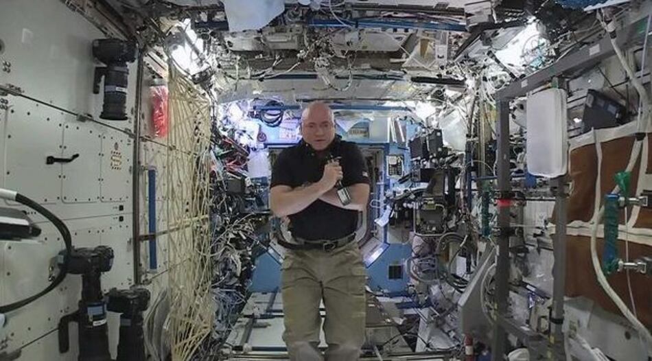 Astronauta asegura que podría pasar otro año en el espacio