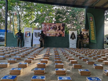 Decomisan más de 800 paquetes de droga en aguas de Darién