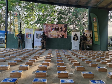 Decomisan más de 800 paquetes de droga en aguas de Darién