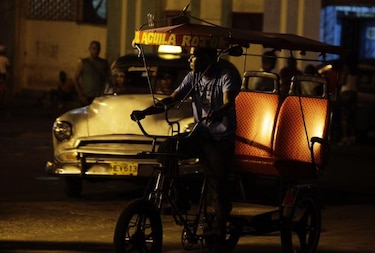 Cuba extiende el arrendamiento de taxis estatales y chóferes serán privados