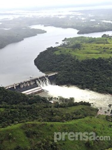AES abre dos compuertas en la represa Bayano