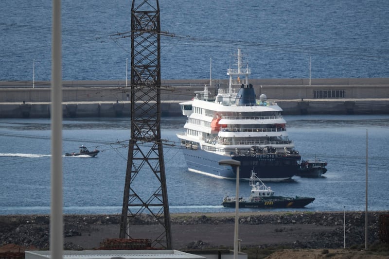La OMS dice que no sería humano dejar a los pasajeros en el crucero aunque estén sanos