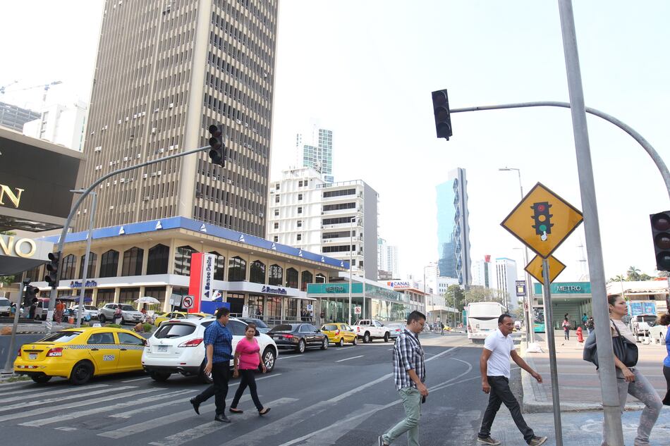 Contratos laborales no salen de cuidados intensivos; 30% por debajo de niveles prepandemia