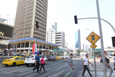 Contratos laborales no salen de cuidados intensivos; 30% por debajo de niveles prepandemia