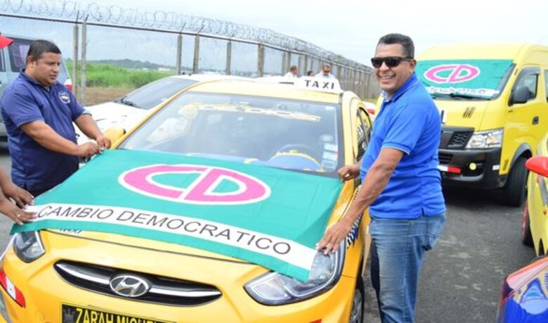 Seguidores de Martinelli le manifiestan su apoyo