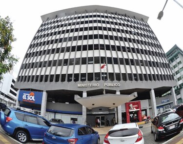 Fiscales anticorrupción denunciados por una exministra siguen de vacaciones