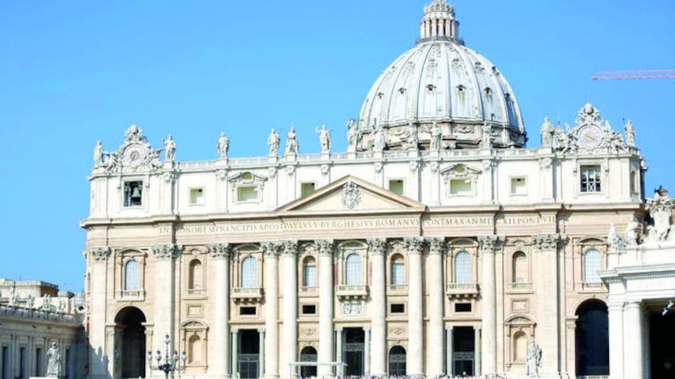 El Vaticano acusa a exdirector de su banco de malversación