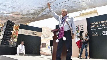 Obrador advierte a Slim terminar obra o le retira concesión