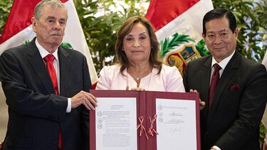 La polémica ley de amnistía aprobada en Perú que perdonará a centenares de policías y militares acusados de violaciones a los derechos humanos