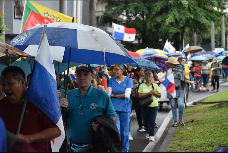 ‘El Meduca amenaza, los bancos llaman, pero seguimos firmes’: docentes en paro