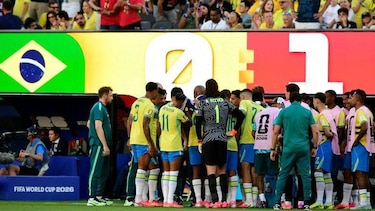 ¿Quiénes ganan y quiénes pierden con las polémicas pausas de hidratación de los partidos del Mundial?