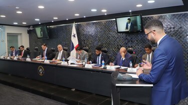 Empresas públicas estarían obligadas a transparentar contratos y consultorías; diputados debatirán ley sobre el tema