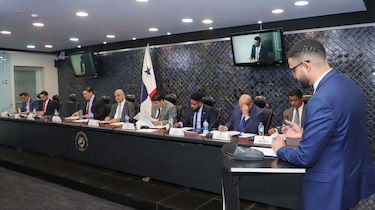 Empresas públicas estarían obligadas a transparentar contratos y consultorías; diputados debatirán ley sobre el tema