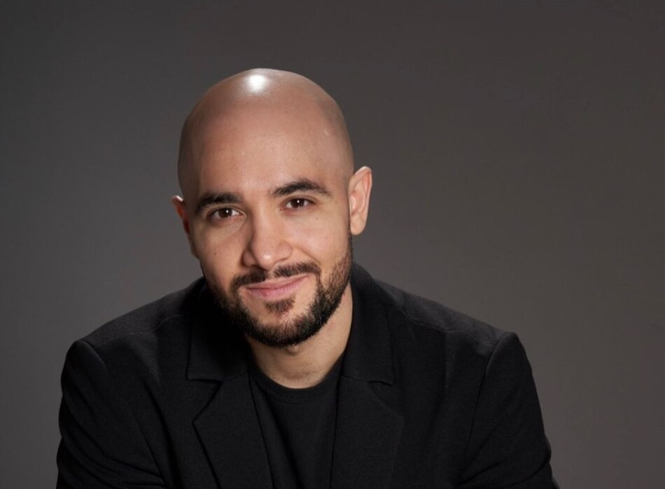 En la sala con... Edison Broce