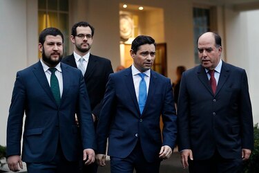 Vicepresidente Mike Pence recibe a Carlos Vecchio, enviado diplomático venezolano