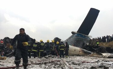 Al menos 40 muertos tras estrellarse un avión en Nepal